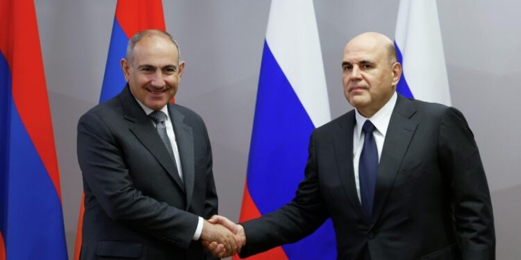 Оверчук оценил встречу Мишустина и Пашиняна