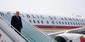 Пашинян отправился в ОАЭ на встречу с Алиевым