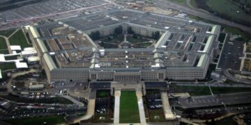 Пентагон отправил 1700 военных на борьбу с мигрантами