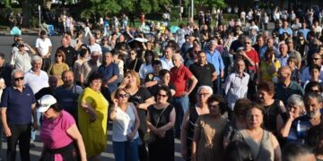 Переселенцы из Карабаха собрались в центре Еревана на акцию протеста