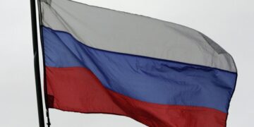 Попытки ряда стран ограничить русский язык представляют риск для России