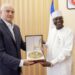 Послы из Чада, Бурунди и Гвинеи подарили Аксенову сувениры
