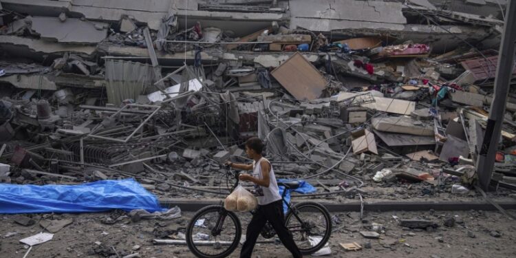 При ударе Израиля по жителям Газы погибли двадцать человек, сообщили СМИ