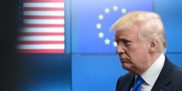 Сделка Трампа с ЕС унизительна для европейцев, заявил Медведев