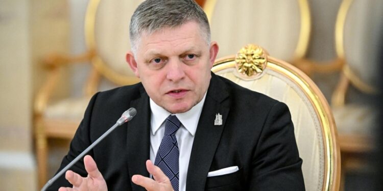 Словакия не будет блокировать новые антироссийские санкции ЕС, заявил Фицо