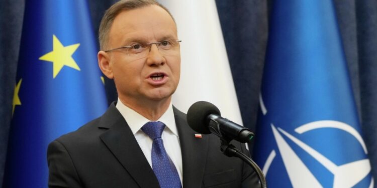 СМИ: Дуда публично опозорился перед журналистами