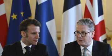 СМИ: Макрон оказывает на Стармера давление, требуя признать Палестину