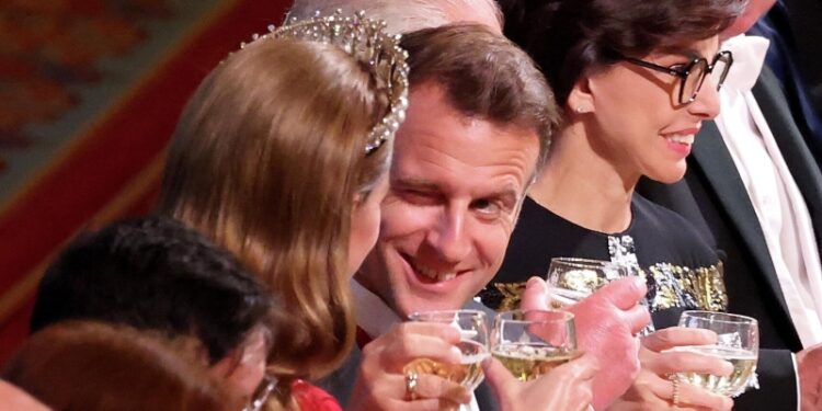 СМИ раскрыли, за кем приударил Макрон после конфликта с женой