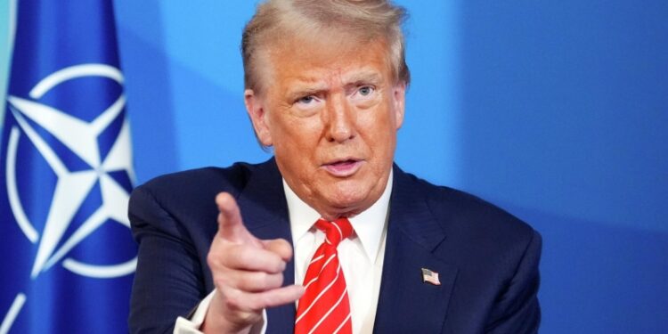 СМИ: решение о приостановке помощи Украине застало Трампа врасплох