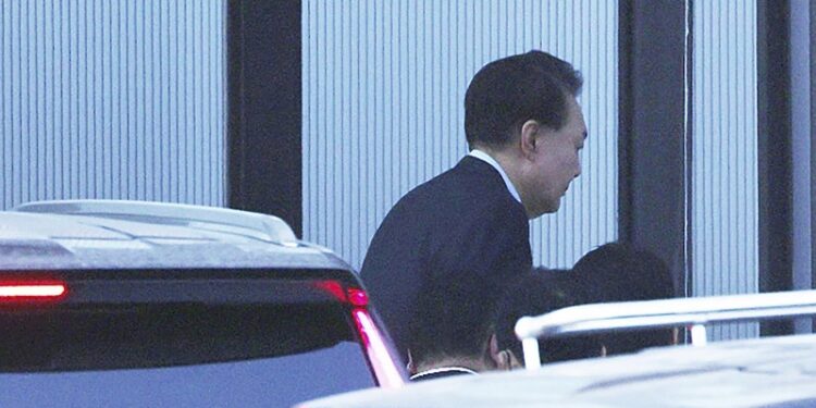 СМИ: суд вновь заключил под стражу экс-президента Южной Кореи Юн Сок Ёля