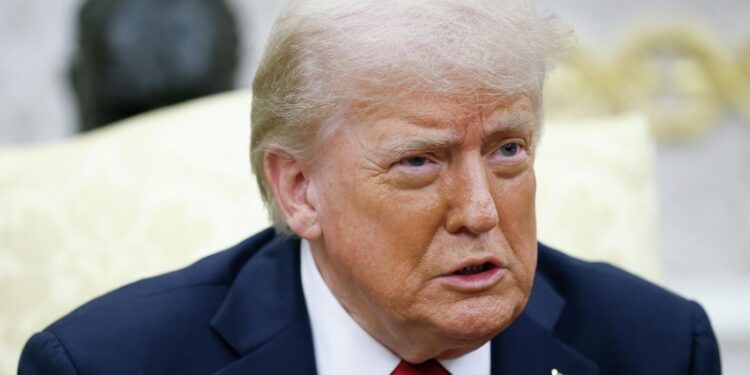 Трамп ужесточил требования в переговорах с ЕС, пишет FT