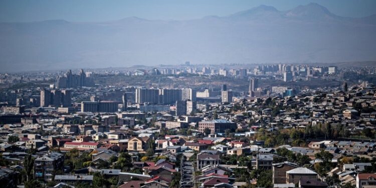 Участникам сидячей демонстрации в Ереване не разрешили передать спальники