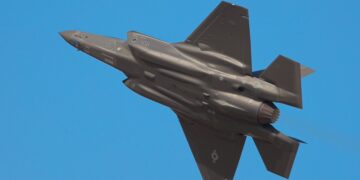 В Калифорнии вблизи базы ВМС США упал истребитель F-35C