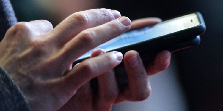 В подполье рассказали, чему учат украинских телефонных мошенников