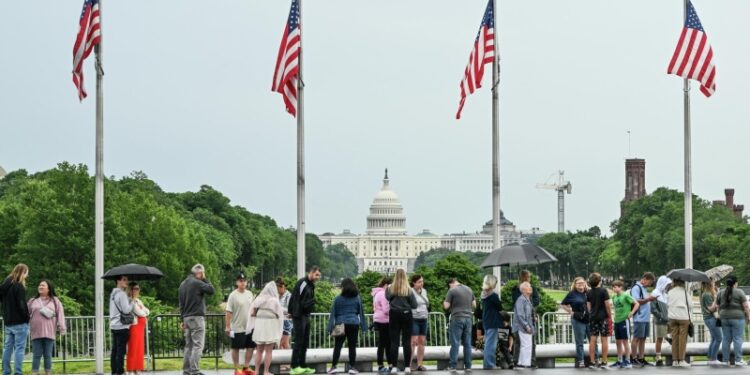 В США построят палаточные города для размещения мигрантов