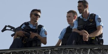 Во Франции полиция применила слезоточивый газ против протестующих