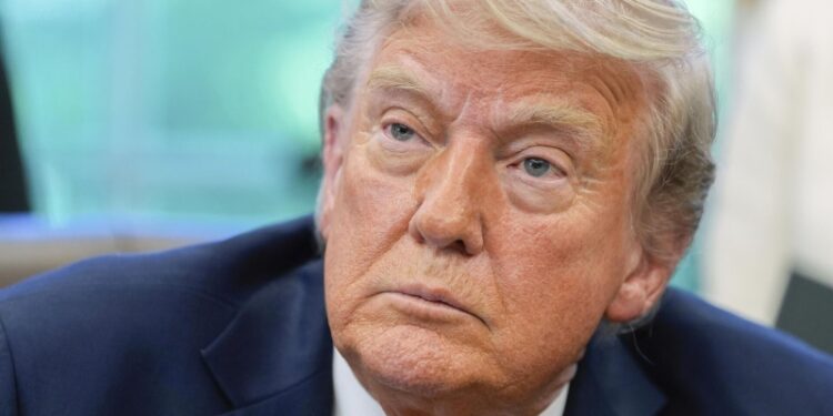 «Все кончено»: в США пришли в ярость из-за решения Трампа по Украине