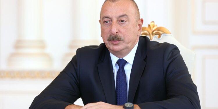 Алиев заявил, что Азербайджан хочет мира, но должен быть готов к войне