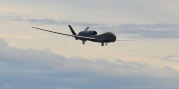 Американский беспилотник кружит над Черным морем