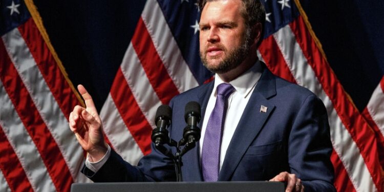 Байден выдавал Зеленскому деньги без какой-либо цели, заявил Вэнс