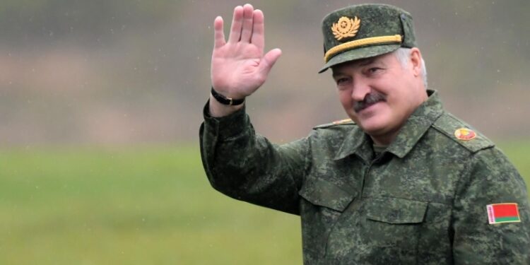 Белоруссия будет воевать только если на нее нападут, заявил Лукашенко