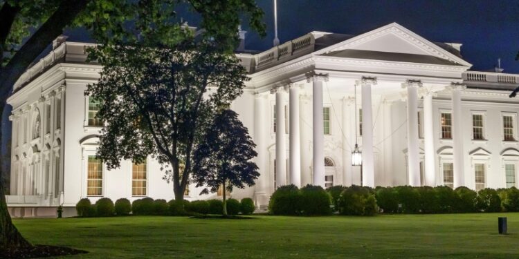 Белый дом: трехсторонняя встреча по Украине состоится при необходимости