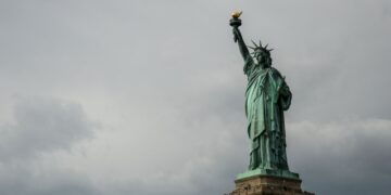 «Без поражения». Уход США с Украины замаскируют под мир, считают в Европе