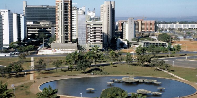 Бразилия начала принимать ответные меры на пошлины США, пишут СМИ