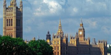 Британские вузы будут штрафовать за недобросовестных студентов-мигрантов