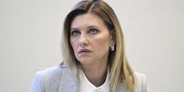 Экс-подполковник СБУ обвинил фонд Зеленской в торговле детьми с Украины