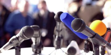 Экс-премьер Армении назвал расходы на концерт Лопес антиконституционными