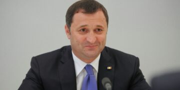 Экс-премьер Молдавии заявил, что оставлять правящую партию у власти опасно