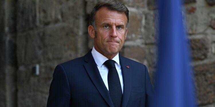 Эксперт напомнила о хищнической традиции Франции на фоне обвинений Макрона