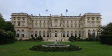 Франция призвала Израиль к ответу за разрушение школы на Западном берегу