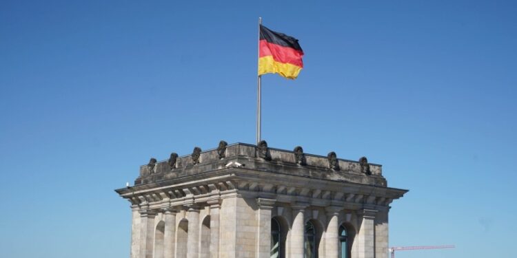 Германия приостановила выдачу разрешений на экспорт оружия Израилю