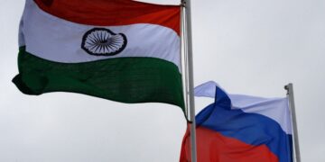 Индия обсудит с Россией торговлю в рупиях, пишет Bloomberg