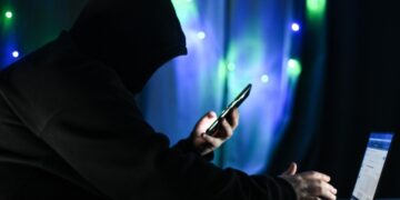 Киев покровительствует тысячам хакеров и онлайн-мошенников, заявили в МИД