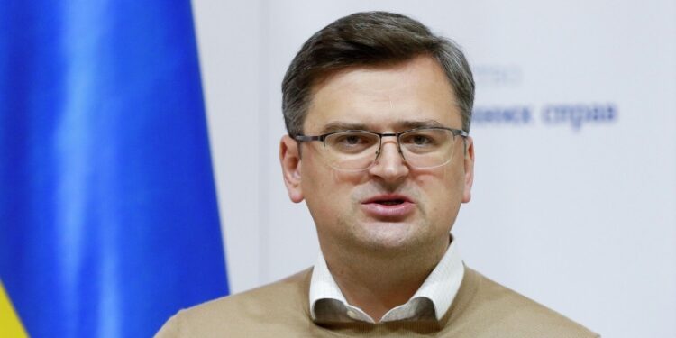 Кулеба исключил размещение европейских боевых частей на Украине