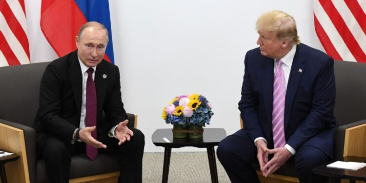 МИД назвал возможные темы для обсуждения на встрече Путина и Трампа