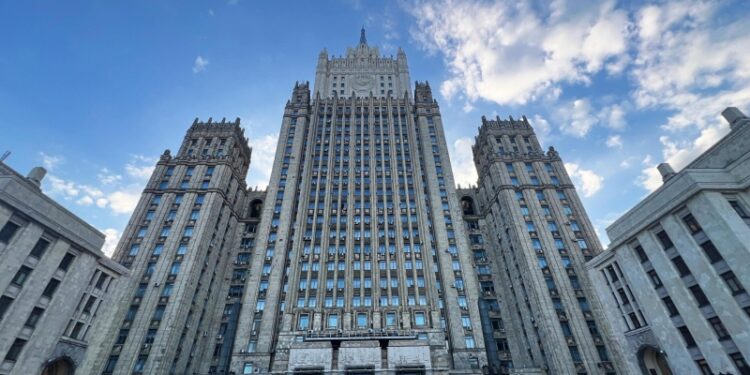 МИД: Россия спасла украинских детей, забрав их с зоны боевых действий