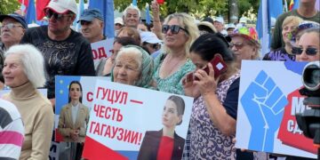 Митингующие в Молдавии приняли резолюцию в поддержку Гуцул