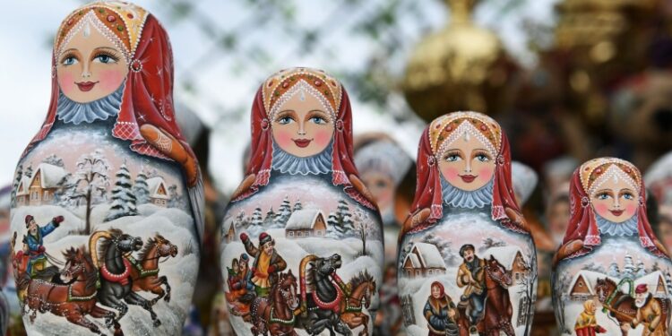 На Аляске в преддверии встречи Путина и Трампа продают матрешки