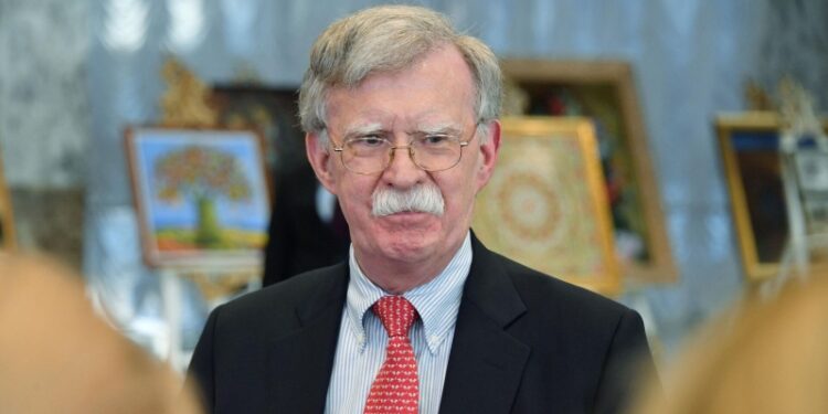 На предстоящем саммите у Путина будет преимущество, считает Болтон