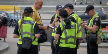 На Украине уволили полицейского за помощь инвалиду