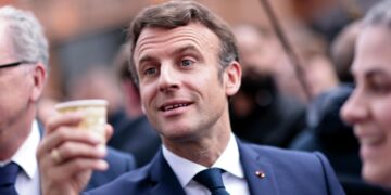 «Не только Брижит». Как Макрон окружил себя престарелыми гомосексуалистами