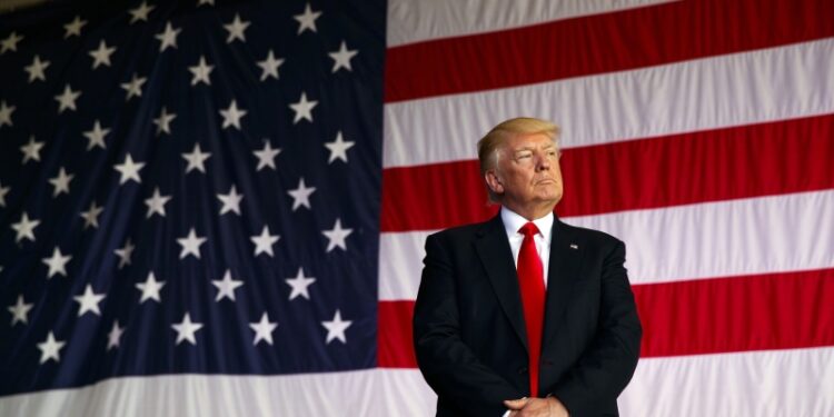 Новые пошлины США на импорт из десятков стран вступили в силу