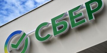 Сбербанк изучает варианты безналичной оплаты для туристов из России и Индии