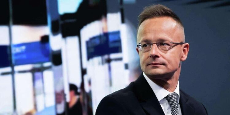 Сийярто: Брюссель не заинтересован в успехе мирного процесса на Украине