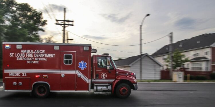 СМИ: на грузовом судне недалеко от порта Балтимора в США прогремел взрыв