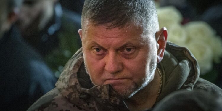 СМИ: Залужный предпочел бы стать жестким лидером военного времени